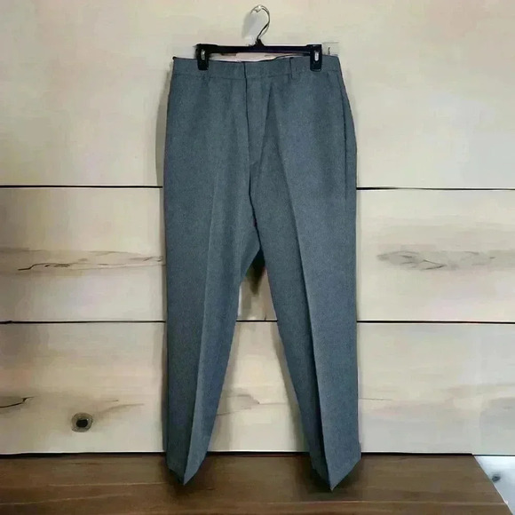 Levi Strauss & Co Action Slacks - Men's Gray  34/32 Gray Flat-Front Dress Pants - Picture 1 of 3